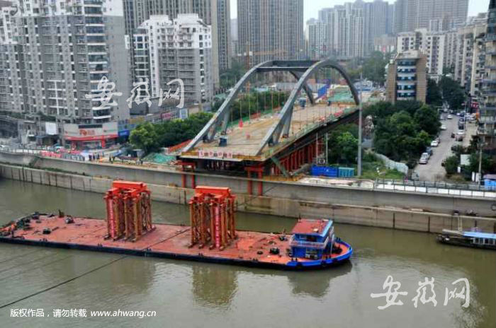 芜湖中山桥主桥顶推开始 预计国庆前完成(图)
