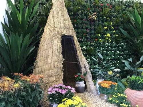 中国（开封）第六届国际菊花展暨《天下菊花 金菊十品》邮票首发式在清明上河园举行