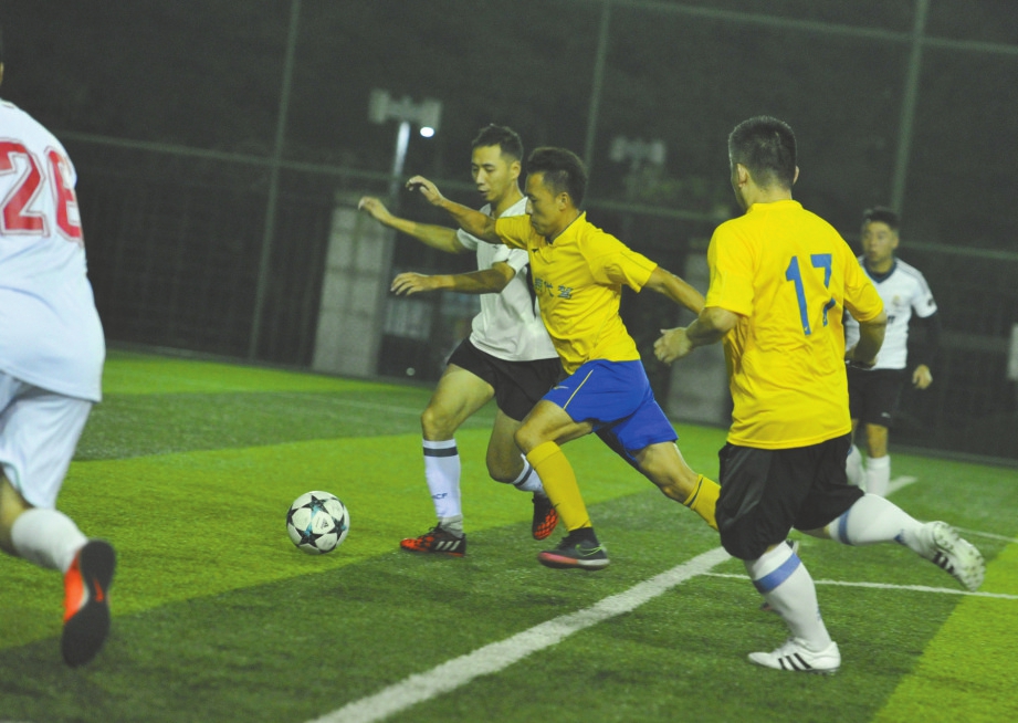 踢球吧爸爸 一群大腹便便的成都男人组建爸爸