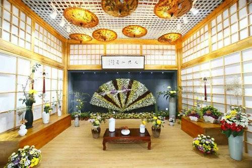 中国（开封）第六届国际菊花展暨《天下菊花 金菊十品》邮票首发式在清明上河园举行