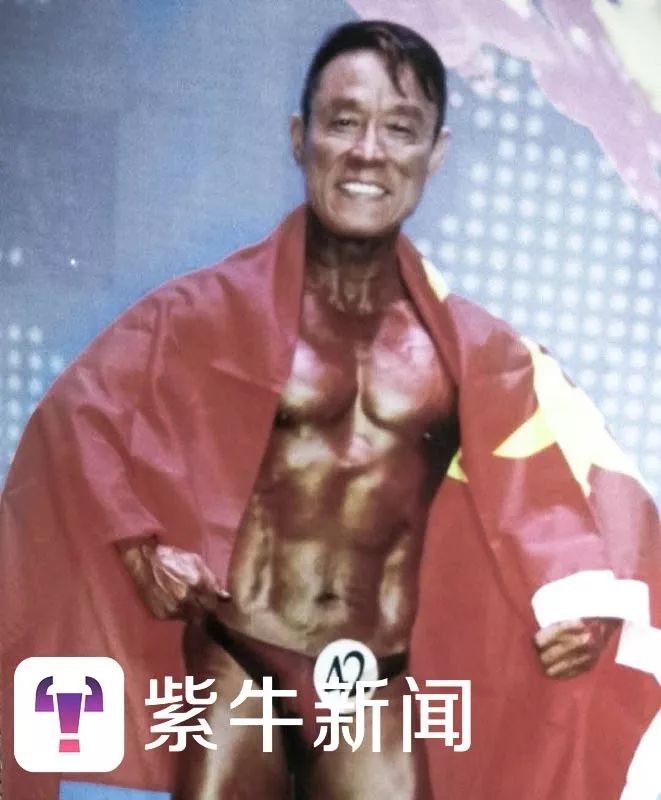 200斤大叔成健美男神 他说每天50个鸡蛋不是重点…