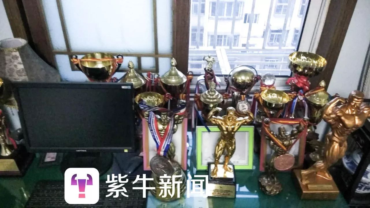 200斤大叔成健美男神 他说每天50个鸡蛋不是重点…