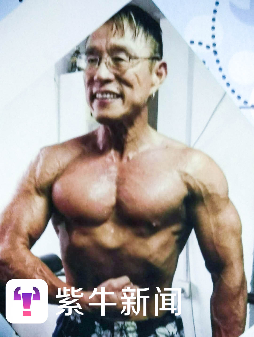 200斤大叔成健美男神 他说每天50个鸡蛋不是重点…