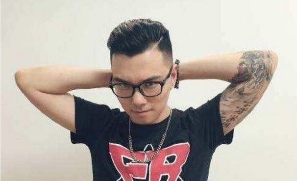 解说安静苦笑降临虎牙直播骚话不断开启直播版