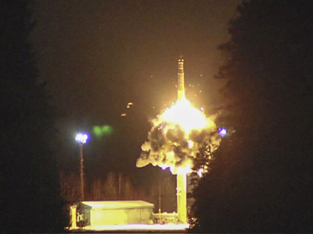 罕见！普京亲自发射4枚洲际弹道导弹