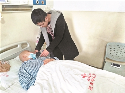 目前，范林俊的妻子王爱在航天中心医院进行化疗