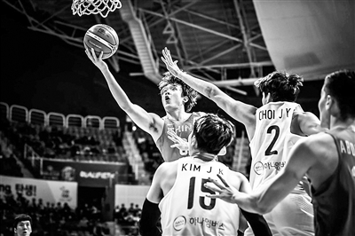 世界杯预选赛 92比81中国男篮红队 残阵 克韩