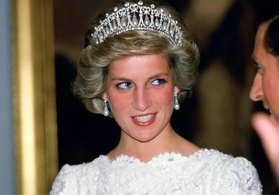 英国新王妃和凯特瓜分了戴安娜的珠宝…彪悍的