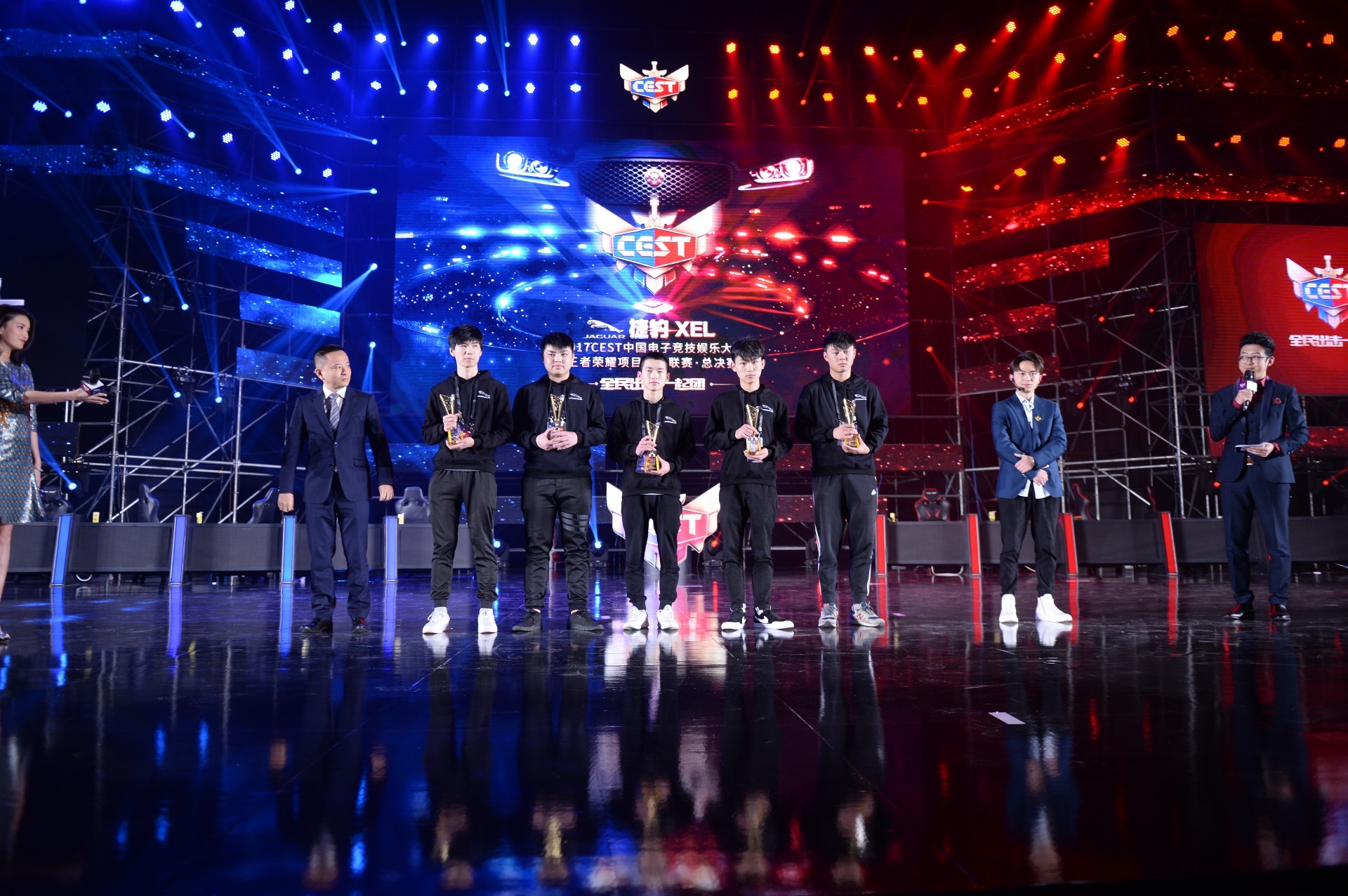 CEST王者荣耀总决赛完美收官 机蜜现场助力