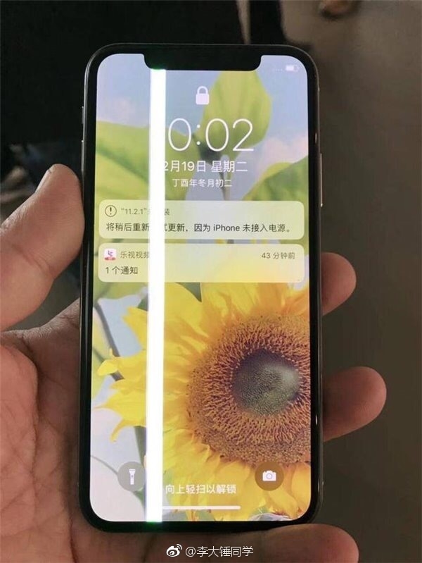 酸爽!iPhone X进水屏幕悲催苹果店员:抗水不是防水