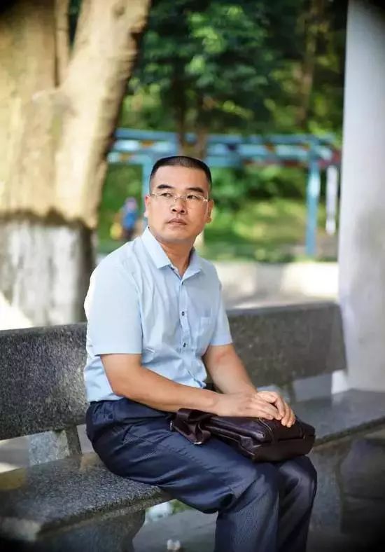 保姆纵火案若被告执意不换辩护人 案子如何进行?
