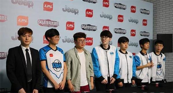 前Dan战队教练白色月牙加入FunPlus战队_|LO