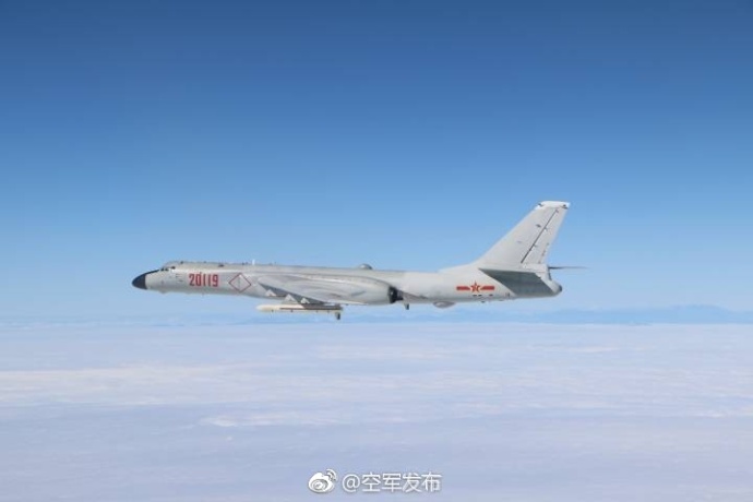 2017中国战机十余次飞越第一岛链 明年更多更远