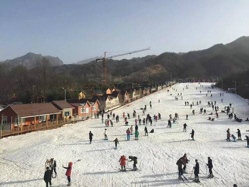 滑雪、赏雪、体验雪地速度与激情今冬滑雪就来白云小镇•冰雪乐园