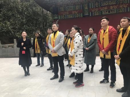 共享教育元年·五维共享院发起人陈俊清率最美