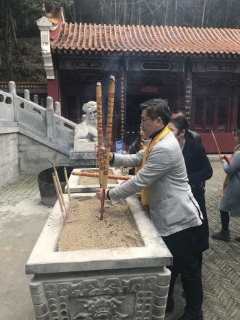 共享教育元年·五维共享院发起人陈俊清率最美