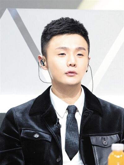张艺兴选 偶像 很严肃 称入戏太深