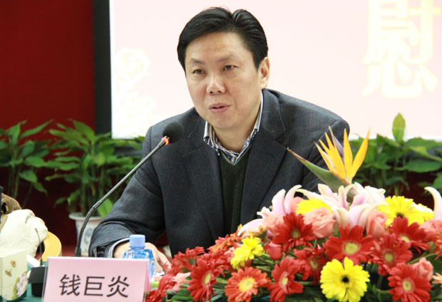 钱巨炎.jpg