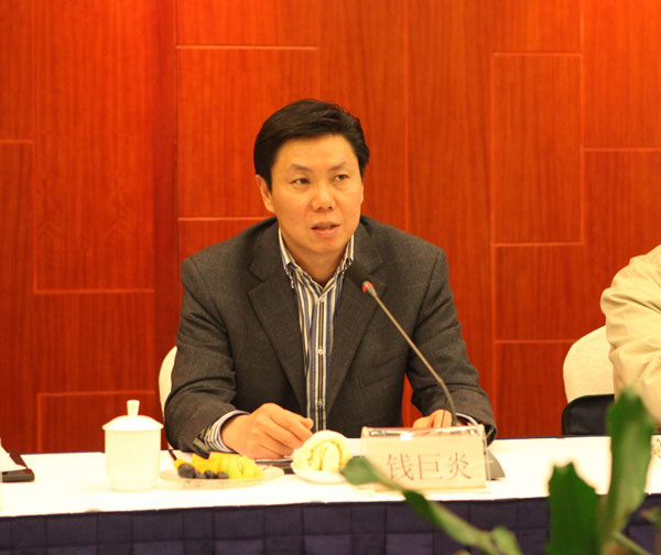 钱巨炎1.jpg