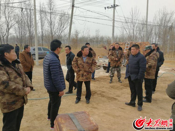水落坡镇集中开展春季土地执法巡查暨宣传专项行动