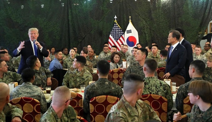 特朗普暗示对韩自贸协议谈不妥就从半岛撤兵
