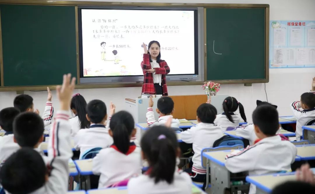 两会主题有无人口变动_码 上看两会 代表赞西部网两会客户端 太帅了