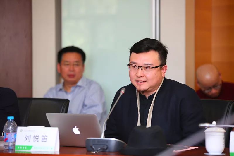 青春作伴--名家圆桌之思想与学术四十年青年