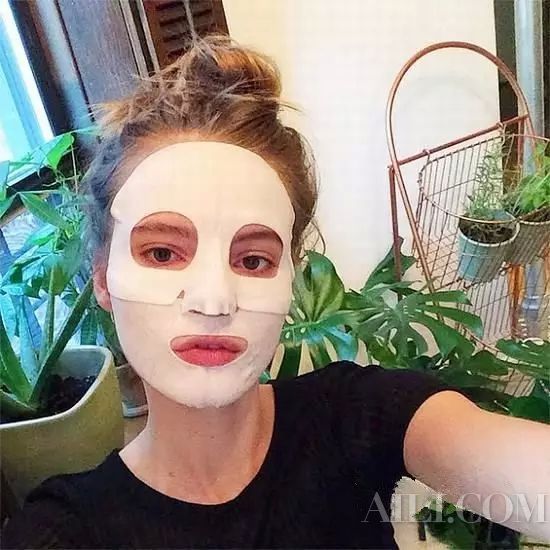 爱敷面膜的女孩气色不会太差让面膜事半功倍敷出水光肌