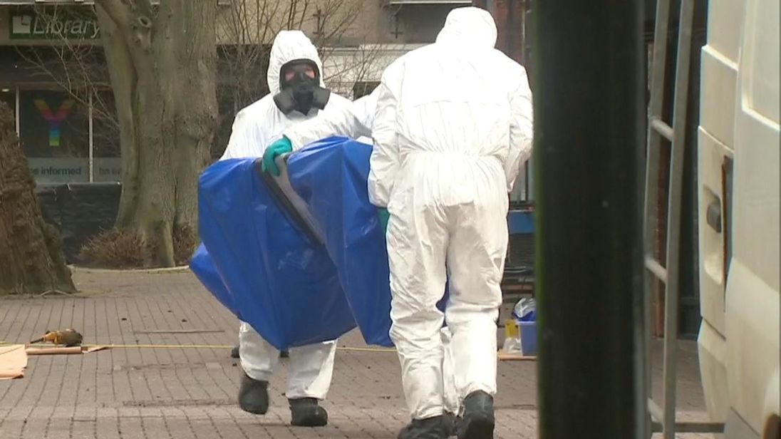 1522848286196251.jpg skynews-bench-salisbury_4263166.jpg