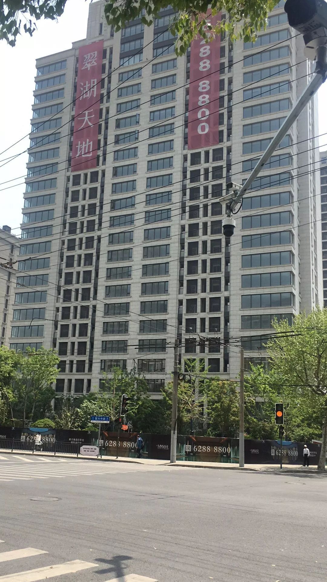 香港的梁x伟和钟x良到上海摇号买房房价19万多平米_手机凤凰网