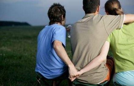 杭州女子异地恋劈腿,男小三送绿帽子挑衅,男