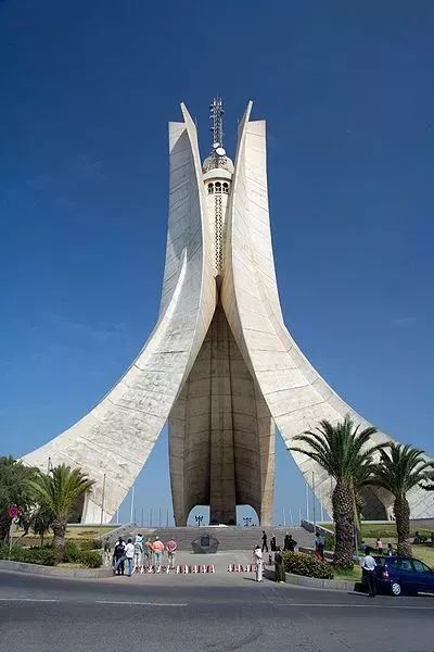https://image.ipaiban.com/upload-ueditor-image-20180411-1523428388787057173.jpg
