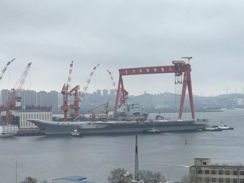中国国产航母即将首次海试？现场照片曝光