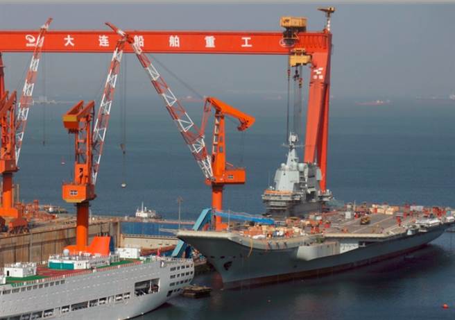 台媒：大陆首艘自制航母即将海试 2019年服役