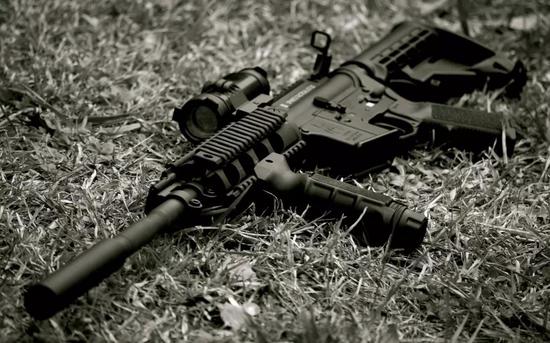▲美军黑帮经常盗卖的轻武器：m4卡宾枪。