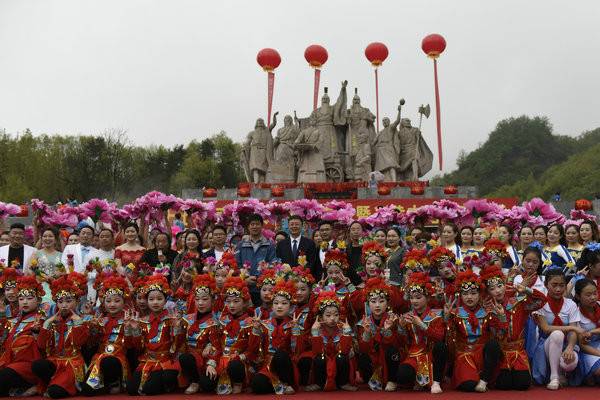 杜鹃花开简谱_杜鹃花红唱新歌简谱(3)