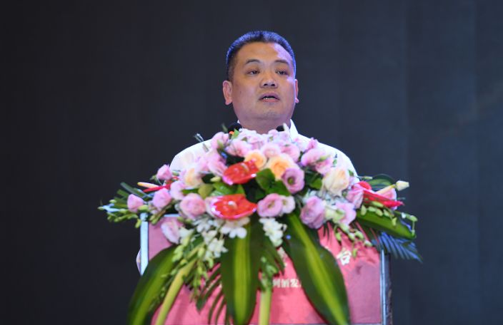 白酒行业经济总量_喝白酒图片