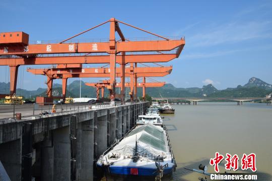西江中游，散货船防扬尘珠江航务管理局供图