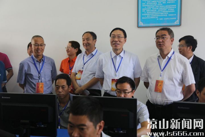 副州长肖春，西昌市委书记李俊，市委副书记、市长马廷贵等州市领导到高考考点巡考。