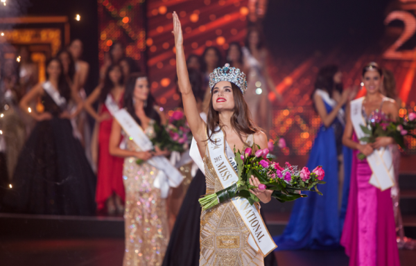 2015年，跨国小姐波兰总决赛，成功举办.png