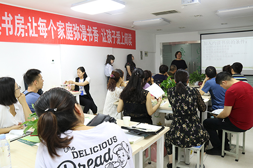 南岸区举办“技巧照亮前途”职业培训体验营