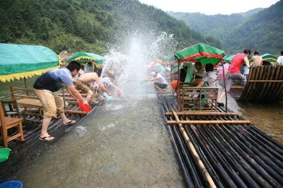 安徽天柱山给湖北游客送来清凉大礼