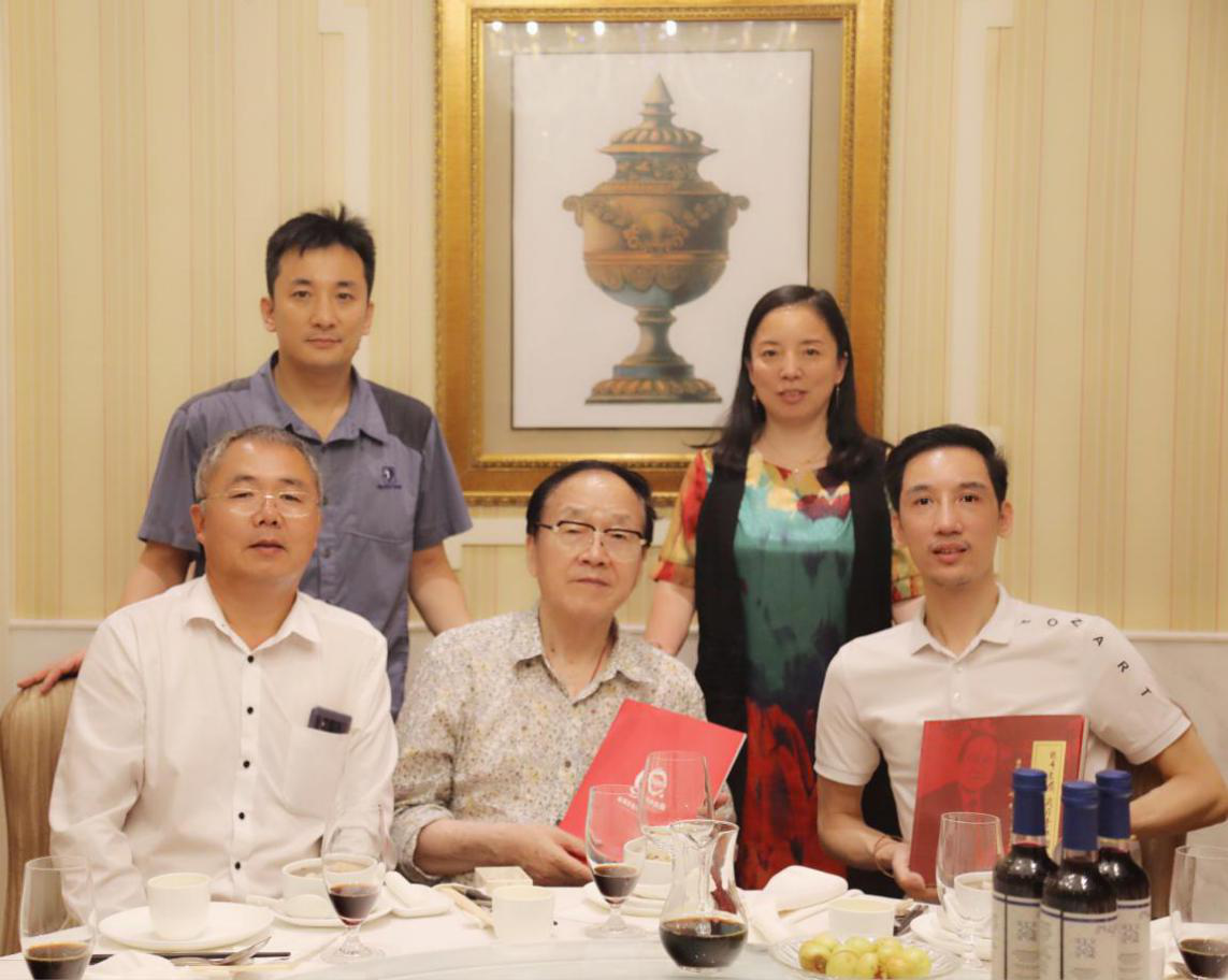 刘吉部长考察华夏形象传媒并题字