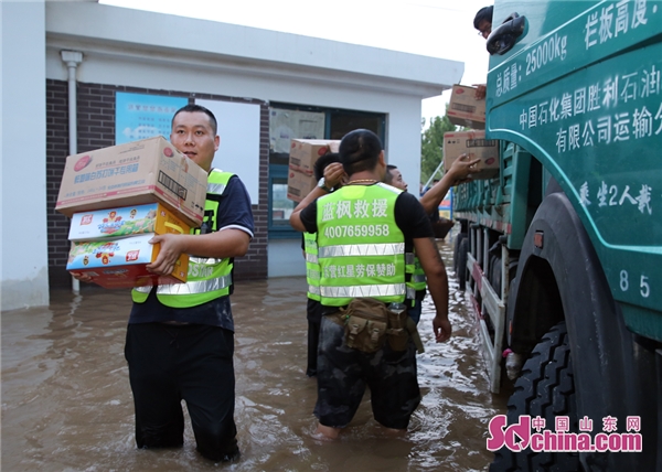 台风过后,东营区紧急启动预案开展防汛救灾
