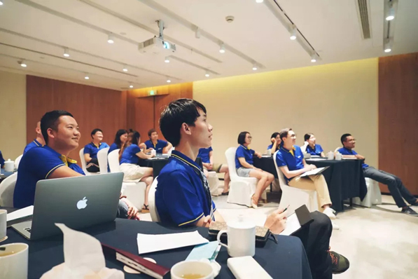 国内某航空公司空姐_某公司去年的总收入(2)