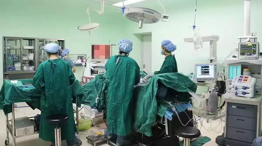 海南:40岁女子宫内竟有 11个肌瘤 肚大如孕3月