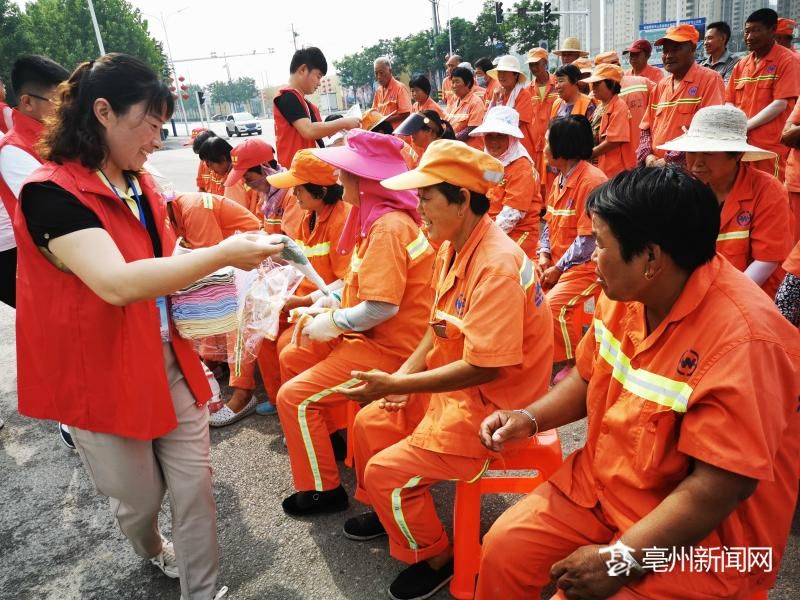 亳州：关爱环卫工夏日送清凉安徽频道凤凰网 9081