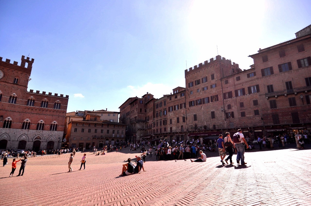 这里有欧洲最美的广场，是意大利最完美的中世纪城镇_凤凰旅游