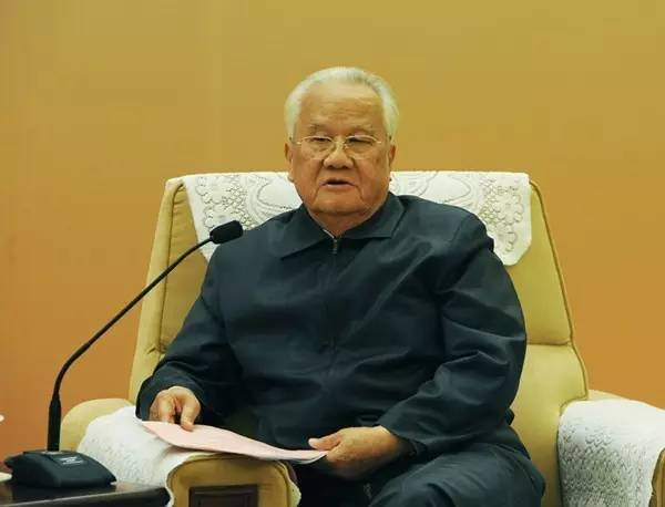 他为什么总是接到党和国家领导人的电话?