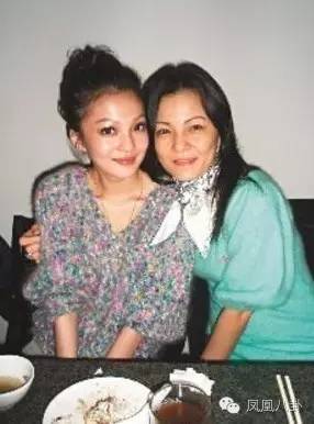 她被亲妈指控吸毒,当红时遭雪藏,如今… (组图)